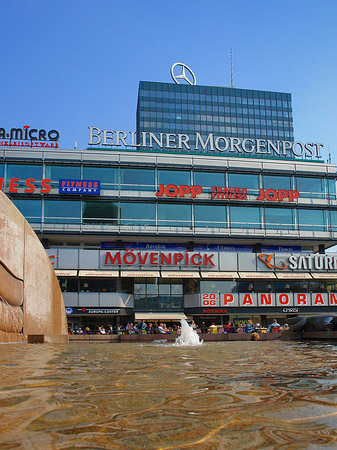 Weltkugelbrunnen Fotos