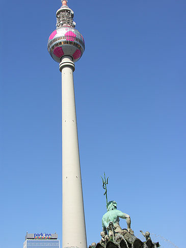 Foto Fernsehturm mit Neptunbrunnen