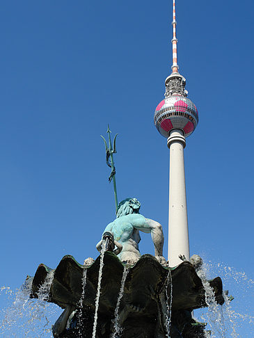 Foto Fernsehturm mit Neptunbrunnen - Berlin