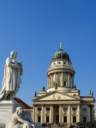 Französischer Dom mit Schillerstatue