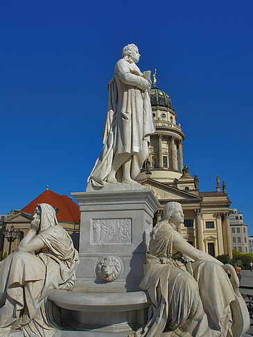 Fotos Schillerdenkmal mit dem Französischen Dom