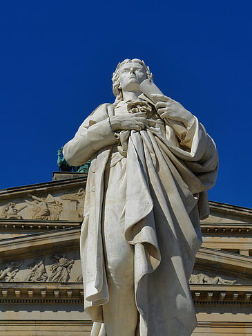 Schillerdenkmal mit Konzerthaus Foto 