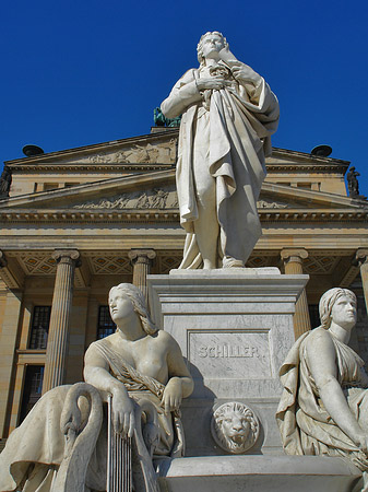 Foto Schillerdenkmal mit Konzerthaus - Berlin