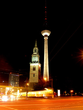 Fernsehturm und Marienkirche Fotos