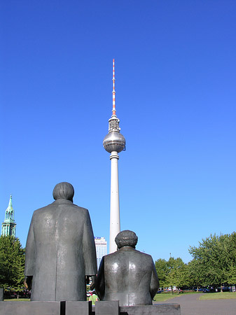 Marx und Engels am Alex Foto 