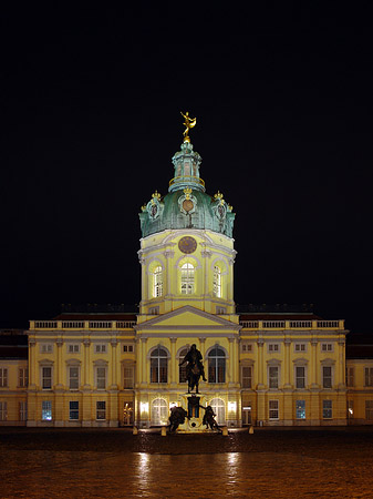 Foto Platz vor dem Schloss Charlottenburg - Berlin