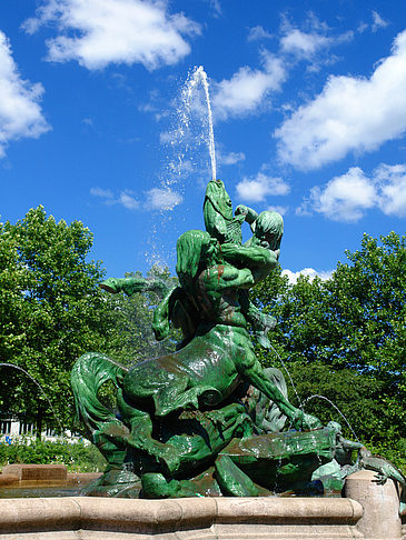 Foto Brunnen auf dem Platz der Republik