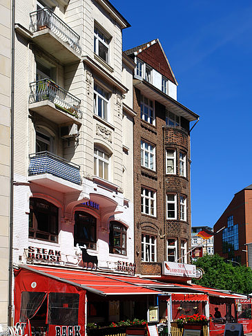 Foto Straßencafes am Hafen - Hamburg