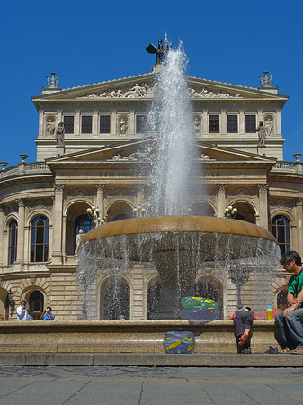 Alte Oper mit Brunnen Foto 