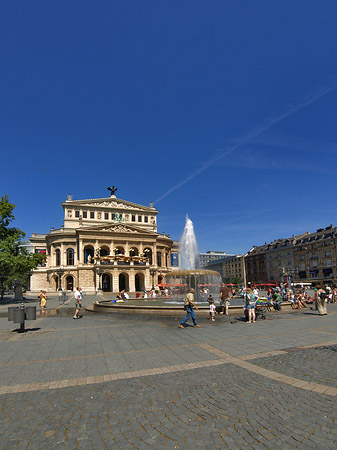 Foto Alte Oper mit Häusern - Frankfurt am Main