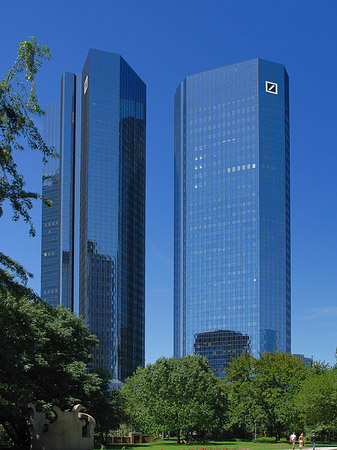 Foto Deutsche Bank mit Weg