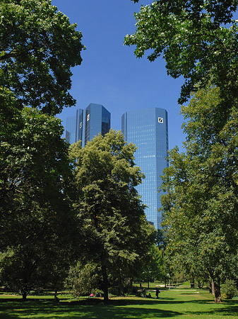 Fotos Deutsche Bank mit Wiese