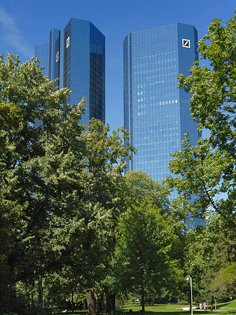 Fotos Deutsche Bank mit Wiese | Frankfurt am Main