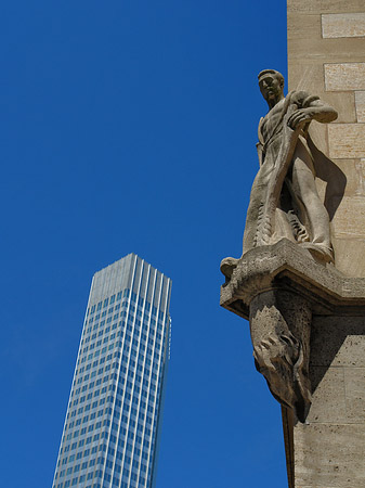 Fotos Eurotower mit Häusern | Frankfurt am Main