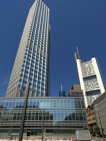 Fotos Eurotower hinter Schauspiel Frankfurt | Frankfurt am Main