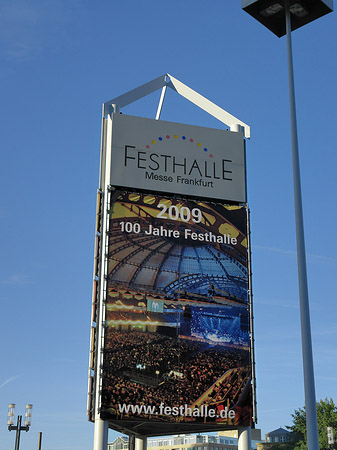 Festhalle mit Schild Foto 