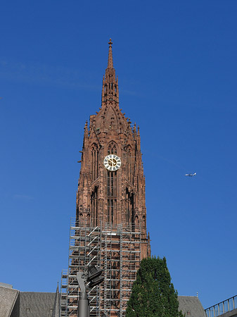 Kaiserdom St. Bartholomäus mit Häuser