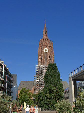 Fotos Kaiserdom St. Bartholomäus mit Häuser