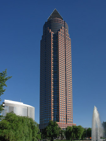 Messeturm mit Ludwig-Erhard-Anlage Fotos