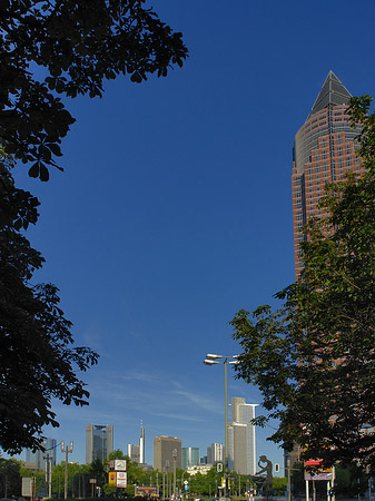 Foto Messeturm mit Skyline - Frankfurt am Main