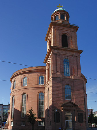 Paulskirche mit Straße