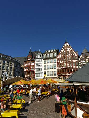 Foto Römer mit Schirmen - Frankfurt am Main