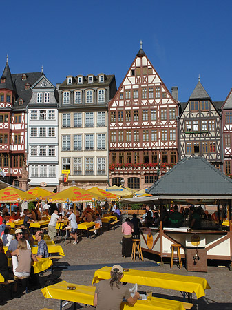 Foto Römer mit Schirmen - Frankfurt am Main