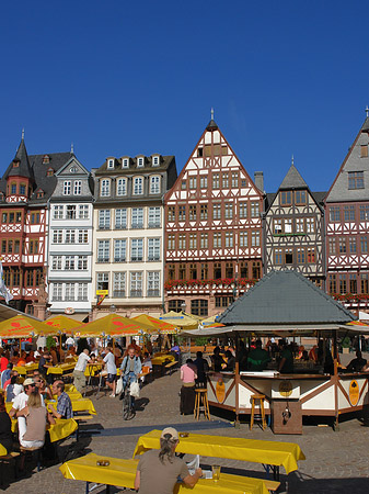 Foto Römer mit Schirmen - Frankfurt am Main