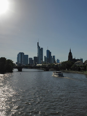 Fotos Skyline von Frankfurt mit Schiff