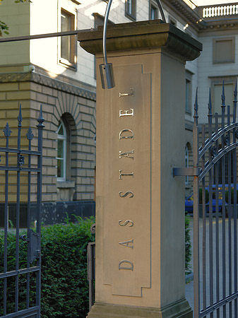 Foto Säule vor dem Städelschen Kunstinstitut - Frankfurt am Main