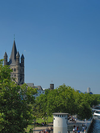 Pegel Köln und die Spitze von St Martin