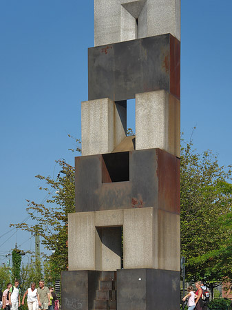 Foto Statue auf dem Heinrich-Böll-Platz