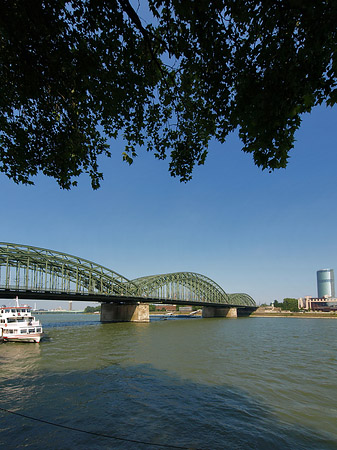 Hohenzollernbrücke reicht ans Kennedyufer Fotos