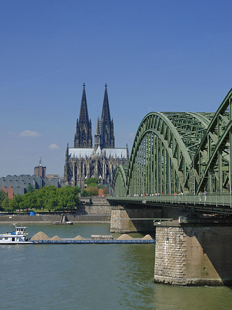 Hohenzollernbrücke am Kölner Dom Foto 