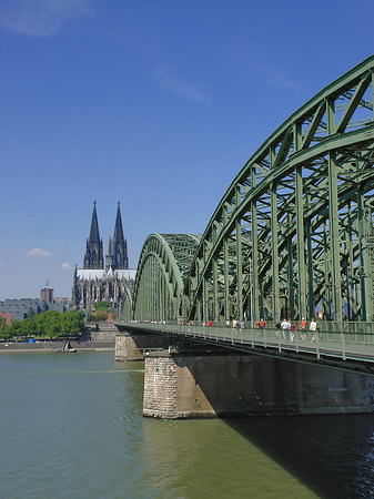 Hohenzollernbrücke am Kölner Dom Fotos