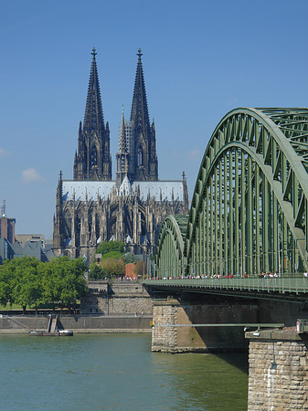 Hohenzollernbrücke am Kölner Dom Foto 