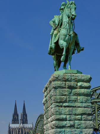 Fotos Reiterstatue vor dem Kölner Dom | Köln