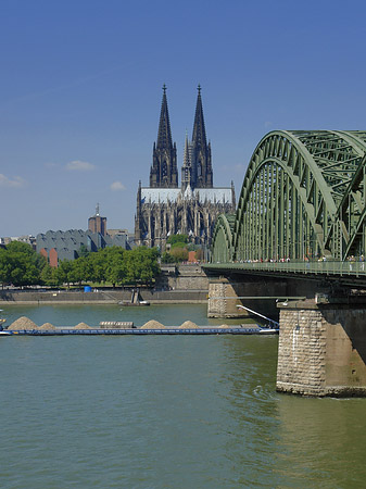 Fotos Schiff unter der Hohenzollernbrücke | Köln