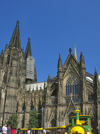 Bimmelbahn fährt zum Kölner Dom Fotos