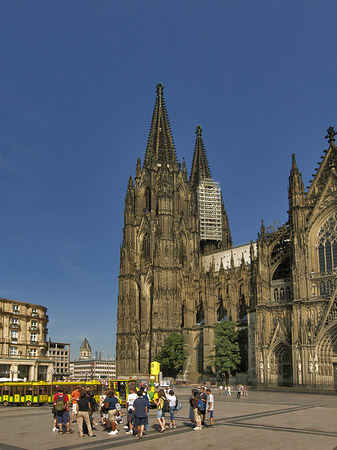 Fotos Bimmelbahn fährt zum Kölner Dom