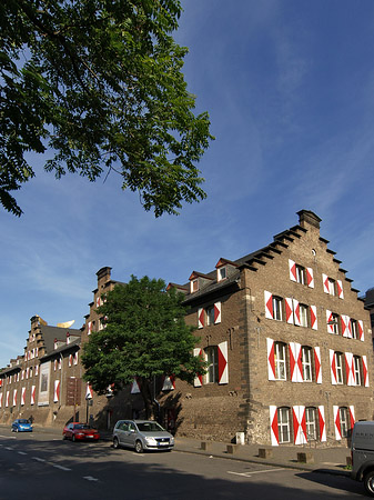 Kölnisches Stadtmuseum mit Straße Foto 