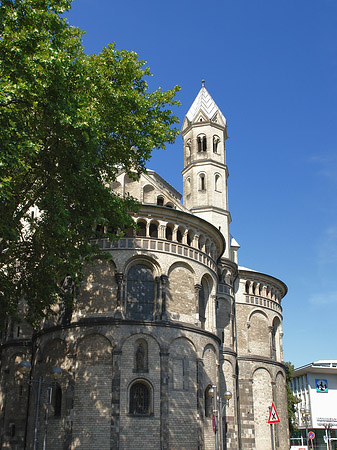 Foto Seitentürme und Westturm der St Aposteln