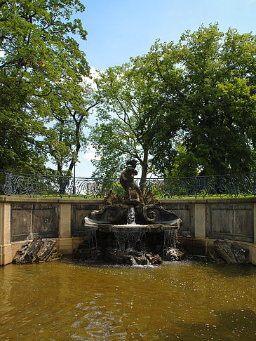 Delphinbrunnen Fotos