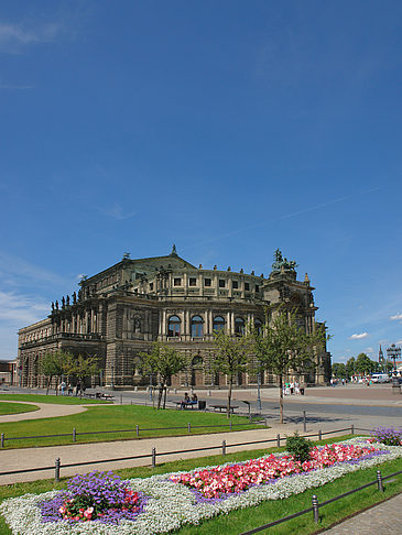 Semperoper mit Blumen Fotos