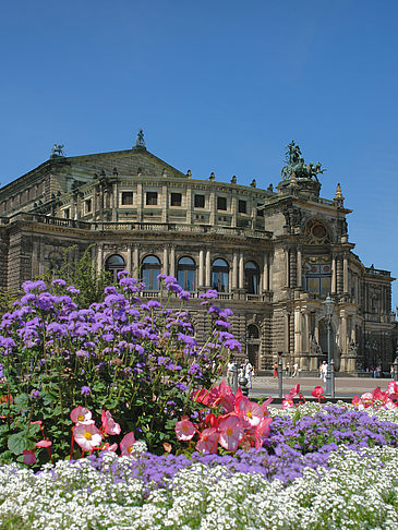 Fotos Semperoper mit Blumen