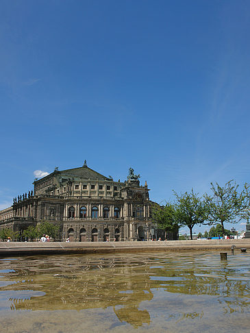 Foto Semperoper mit Springbrunnen - Dresden