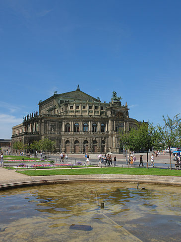 Fotos Semperoper mit Springbrunnen | Dresden