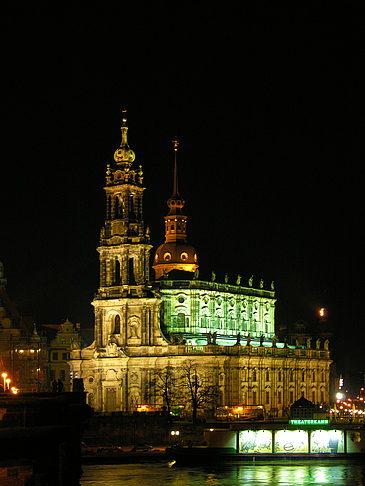 Hofkirche bei Nacht