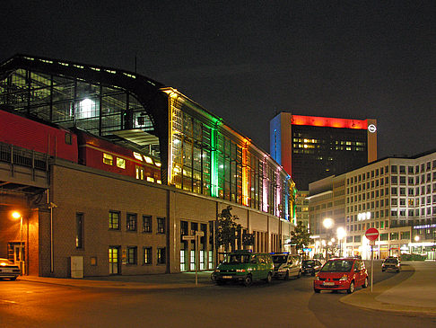 Bahnhof Friedrichstraße bei Nacht Foto 