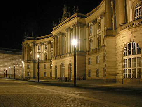 Alte Bibliothek am Bebelplatz bei Nacht Fotos